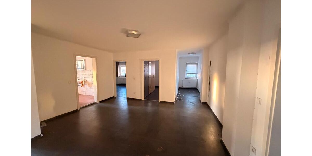 Etagenwohnung Schiffweiler - 6 Zimmer, 171 m&sup2;, 1.000&euro; | Angebot:25443001