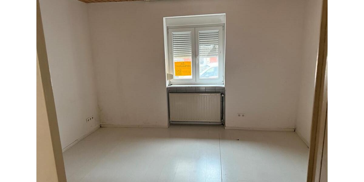 Einfamilienhaus Bexbach - 7 Zimmer, 140 m&sup2;, 136.000&euro; | Angebot:24397424