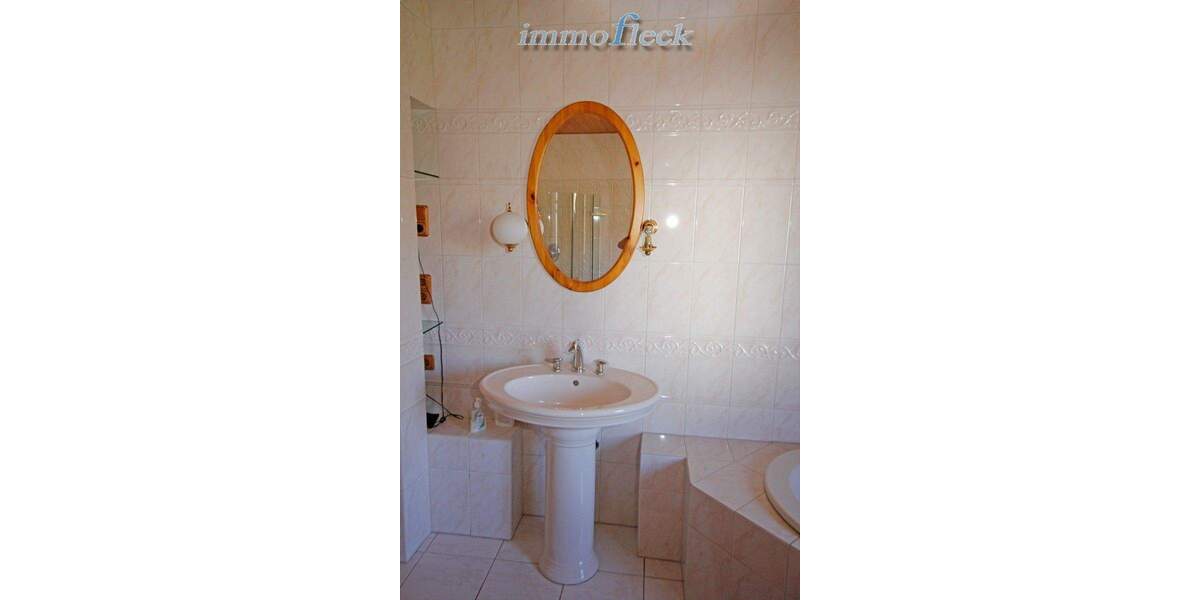 Doppelhaushälfte Bexbach - 9 Zimmer, 213 m&sup2;, 379.000&euro; | Angebot:25664164