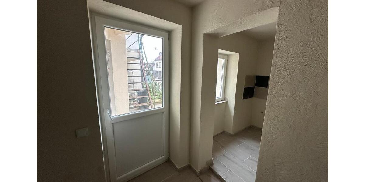 Doppelhaushälfte Saarbrücken - 7 Zimmer, 130 m&sup2;, 990&euro; | Angebot:25417070