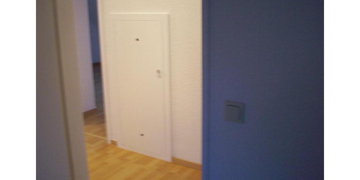 Dachgeschoßwohnung Saarbrücken West - 3 Zimmer, 52 m&sup2;, 380&euro; | Angebot:23681028
