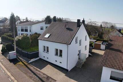 Freistehendes EFH mit großem Garten, Terrasse & Erweiterungspotenzial - saniert, neue Heizung (2023) - Haus Lebach | Angebot:25703541