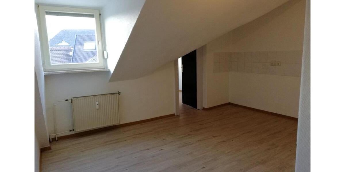 Dachgeschoßwohnung Saarbrücken - 3 Zimmer, 70 m&sup2;, 560&euro; | Angebot:25838102