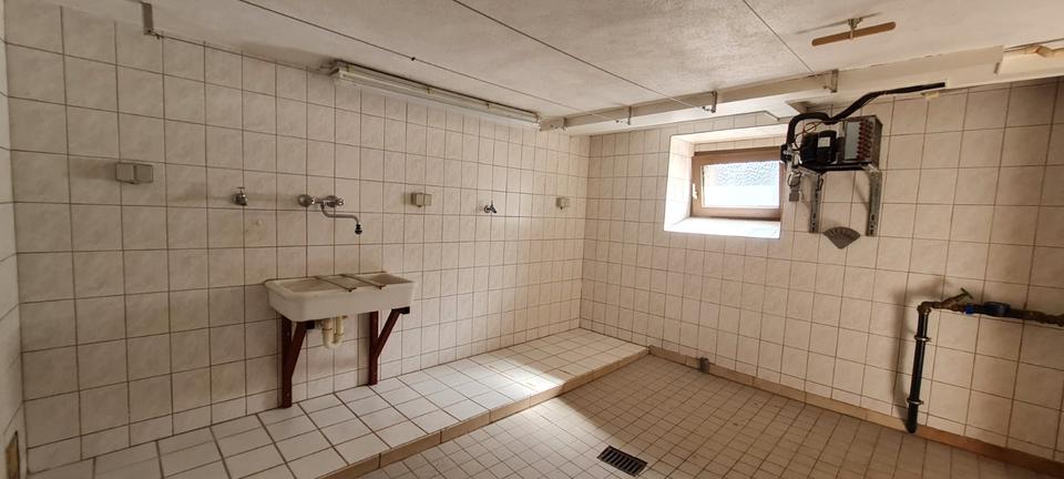 Einfamilienhaus Ottweiler - 8 Zimmer, 210 m&sup2;, 280.000&euro; | Angebot:27010138