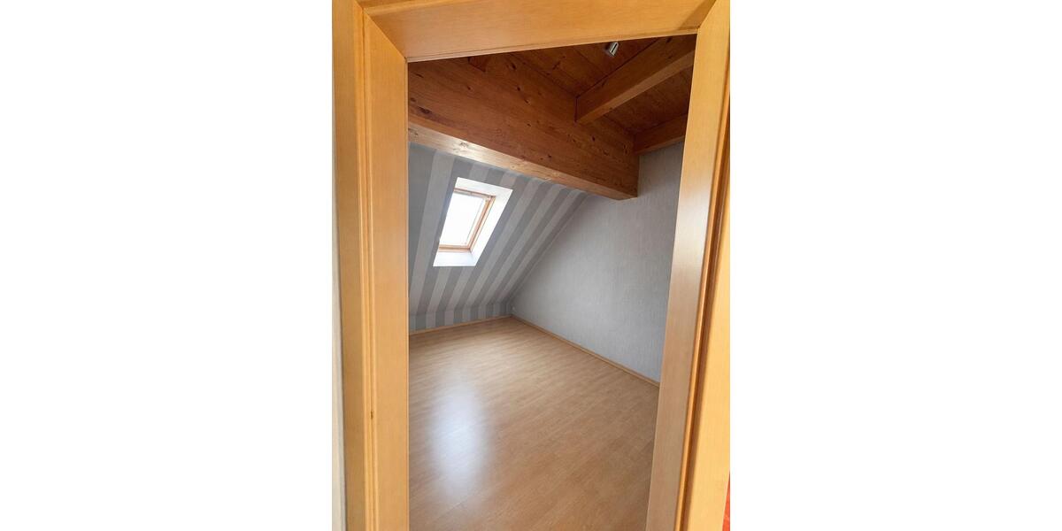 Reihenhaus Eppelborn - 8 Zimmer, 145 m&sup2;, 1.100&euro; | Angebot:26612377