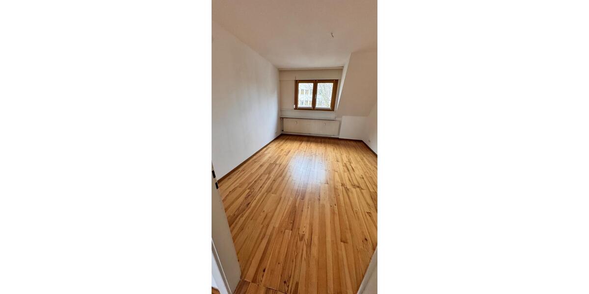 Dachgeschoßwohnung Schwalbach - 3.5 Zimmer, 82 m&sup2;, 740&euro; | Angebot:26367358