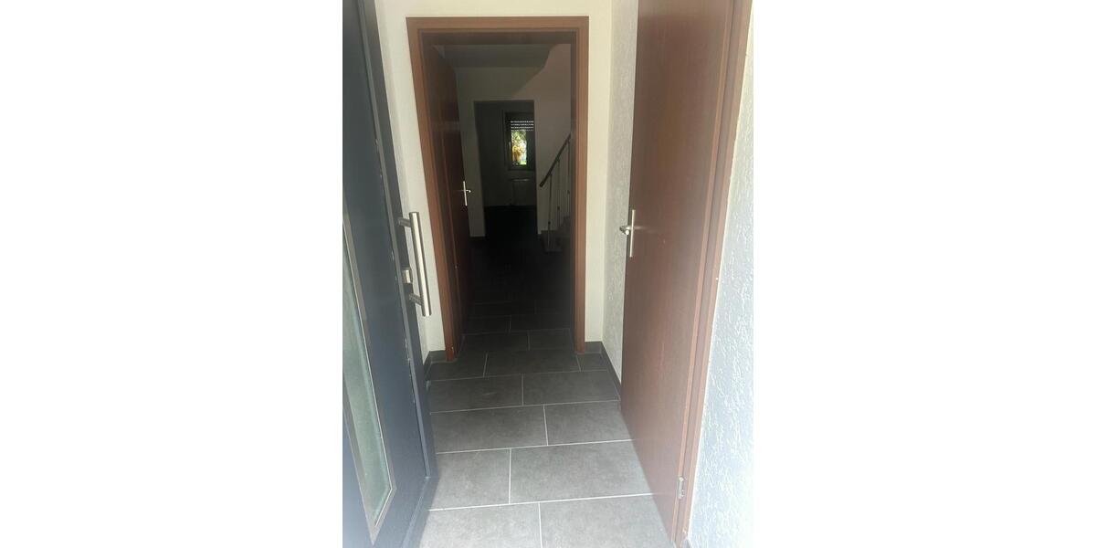 Einfamilienhaus Saarbrücken Dudweiler - 5 Zimmer, 150 m&sup2;, 250.000&euro; | Angebot:26613240