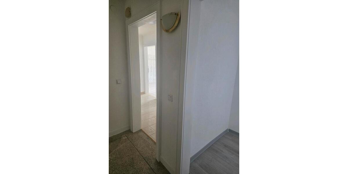 Dachgeschoßwohnung Saarbrücken West - 4 Zimmer, 105 m&sup2;, 700&euro; | Angebot:26681399
