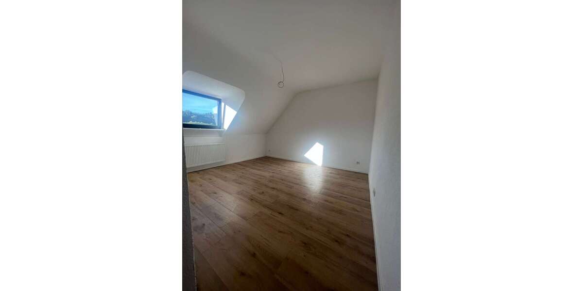 Sanierte und gepflegte 3ZKB Dachgeschosswohnung in St. Ingbert-Rentrisch - Dachgeschoßwohnung Sankt Ingbert | Angebot:27312578