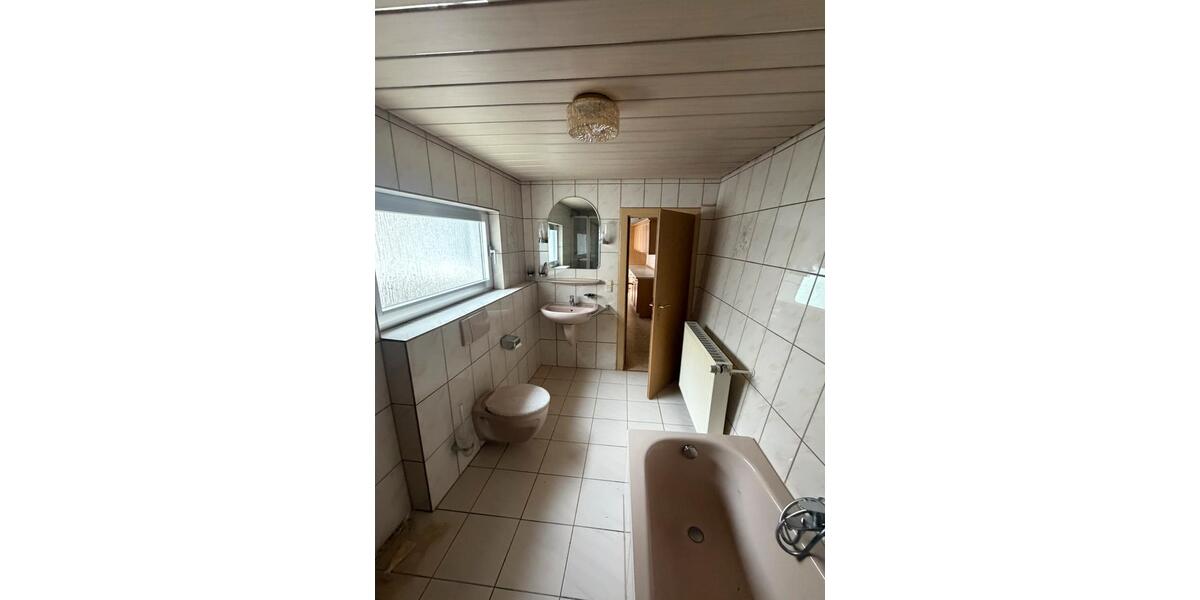 Einfamilienhaus Wadgassen - 5 Zimmer, 150 m&sup2;, 74.000&euro; | Angebot:25988431