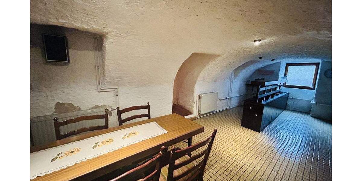 Einfamilienhaus Saarbrücken Dudweiler - 6 Zimmer, 115 m&sup2;, 125.000&euro; | Angebot:25801874