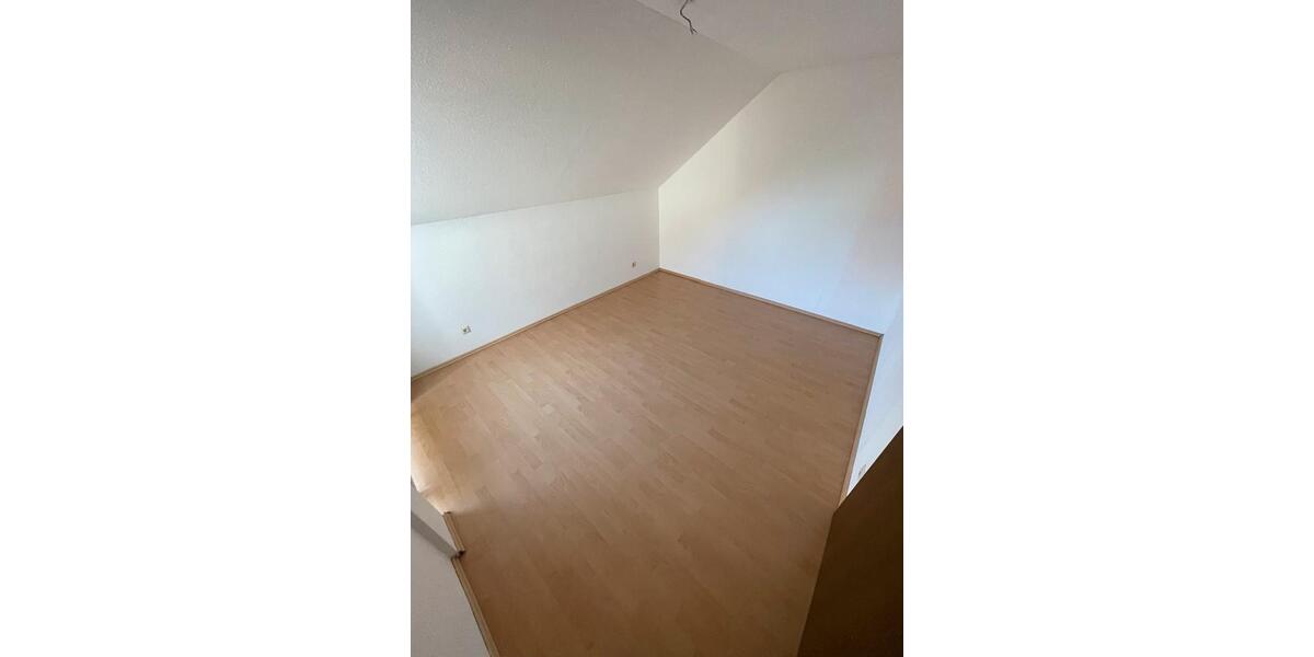 Dachgeschoßwohnung Homburg - 3 Zimmer, 63 m&sup2;, 1.100&euro; | Angebot:25968190