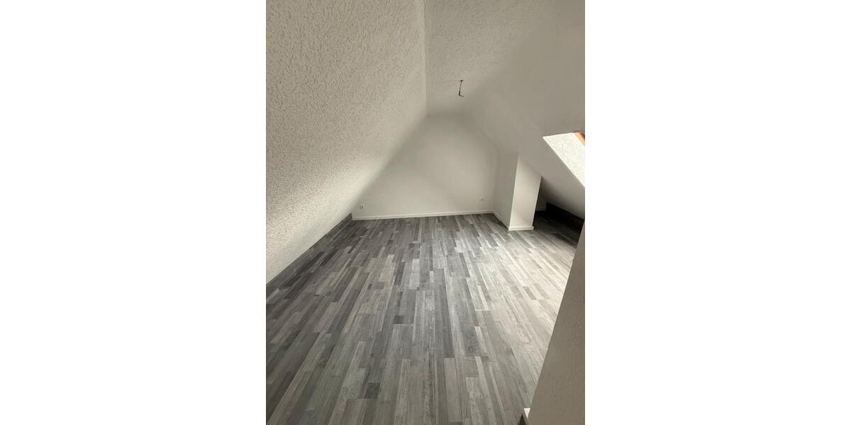 Dachgeschoßwohnung Neunkirchen Kohlhof - 3 Zimmer, 80 m&sup2;, 650&euro; | Angebot:26042556