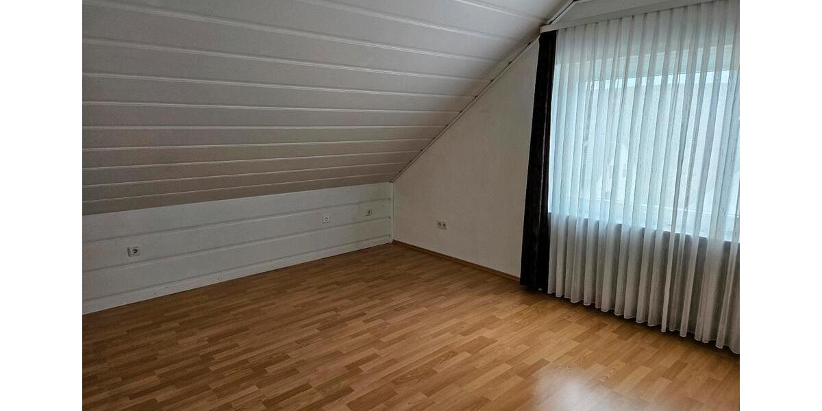 Dachgeschoßwohnung Saarbrücken Brebach-Fechingen - 4 Zimmer, 86 m&sup2;, 229.000&euro; | Angebot:26476052