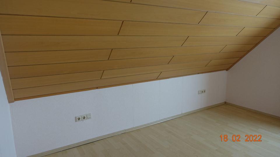 Dachgeschoßwohnung Saarbrücken West - 3 Zimmer, 83 m&sup2;, 570&euro; | Angebot:26630201