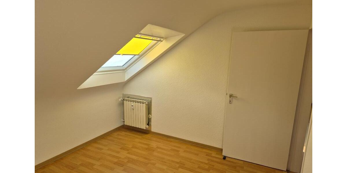 Dachgeschoßwohnung Saarbrücken West - 3 Zimmer, 50 m&sup2;, 400&euro; | Angebot:25298087