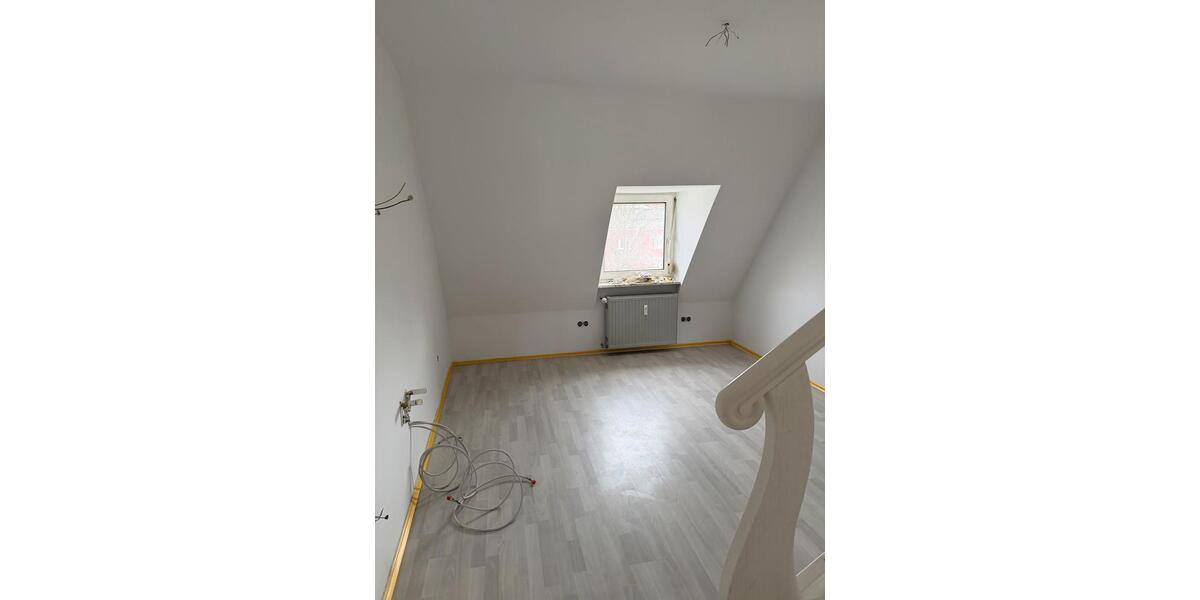 Dachgeschoßwohnung Saarbrücken Kieselhumes - 4 Zimmer, 65 m&sup2;, 1.000&euro; | Angebot:25830978