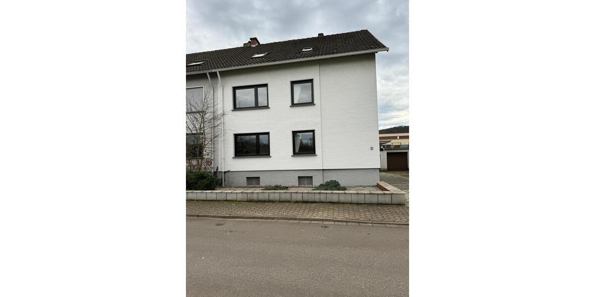 Etagenwohnung Dillingen (Saar) - 7 Zimmer, 135 m&sup2;, 980&euro; | Angebot:25973501