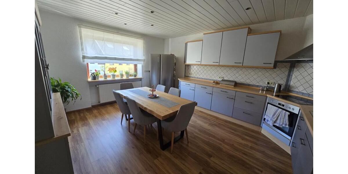 Etagenwohnung Tholey - 5 Zimmer, 200 m&sup2;, 1.350&euro; | Angebot:26521289