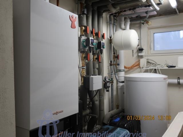 Modernes luxuriöses Wohnhaus, Bungalowstil, mit Außenpool, in schöner Stadtrandlage - Einfamilienhaus Homburg | Angebot:14540143