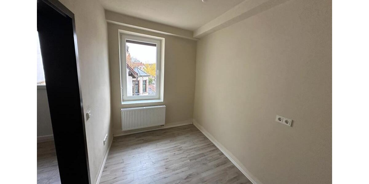 Doppelhaushälfte Saarbrücken - 7 Zimmer, 130 m&sup2;, 990&euro; | Angebot:25417070
