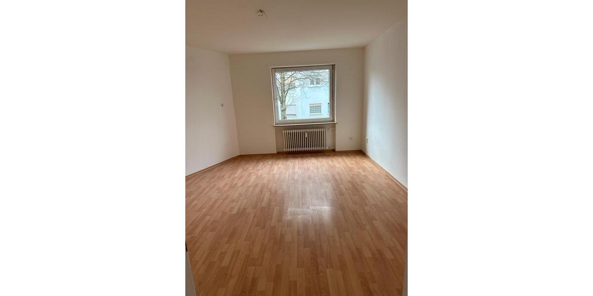 Etagenwohnung Saarbrücken - 3 Zimmer, 81 m&sup2;, 800&euro; | Angebot:26675829
