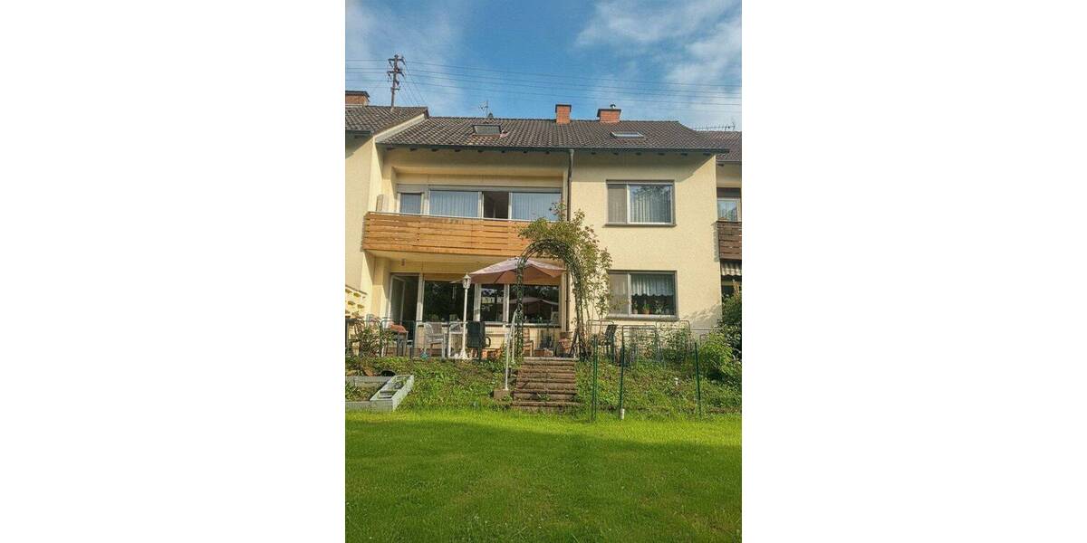 Reihenmittelhaus Saarbrücken Klarenthal - 8 Zimmer, 170 m&sup2;, 279.000&euro; | Angebot:26833730