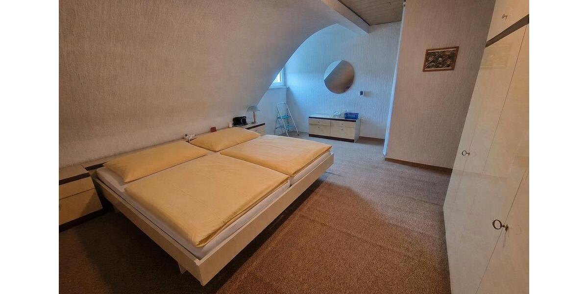 Dachgeschoßwohnung Saarbrücken Brebach-Fechingen - 4 Zimmer, 83 m&sup2;, 129.000&euro; | Angebot:26705534