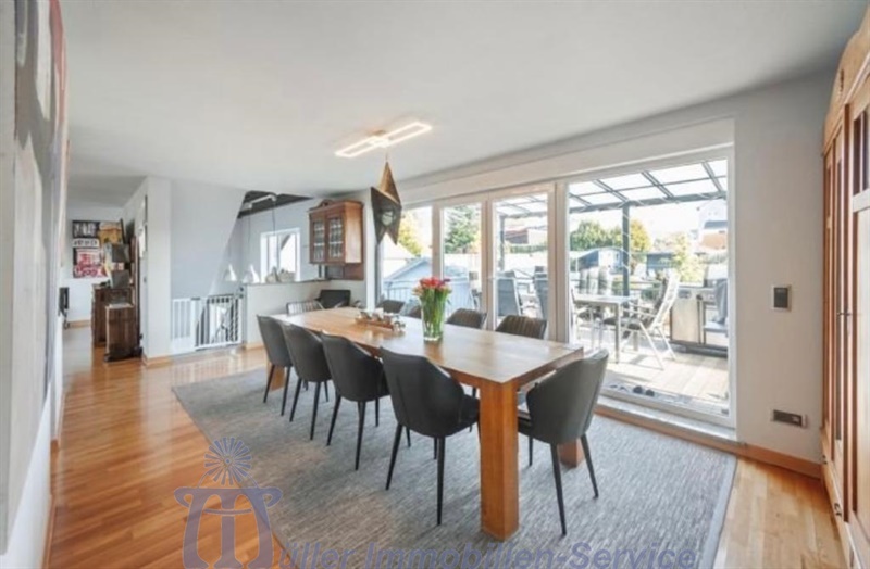 Repräsentatives Traumhaus mit Fernblick in bevorzugter Stadtrandlage von Zweibrücken - Villa Zweibrücken | Angebot:10658553