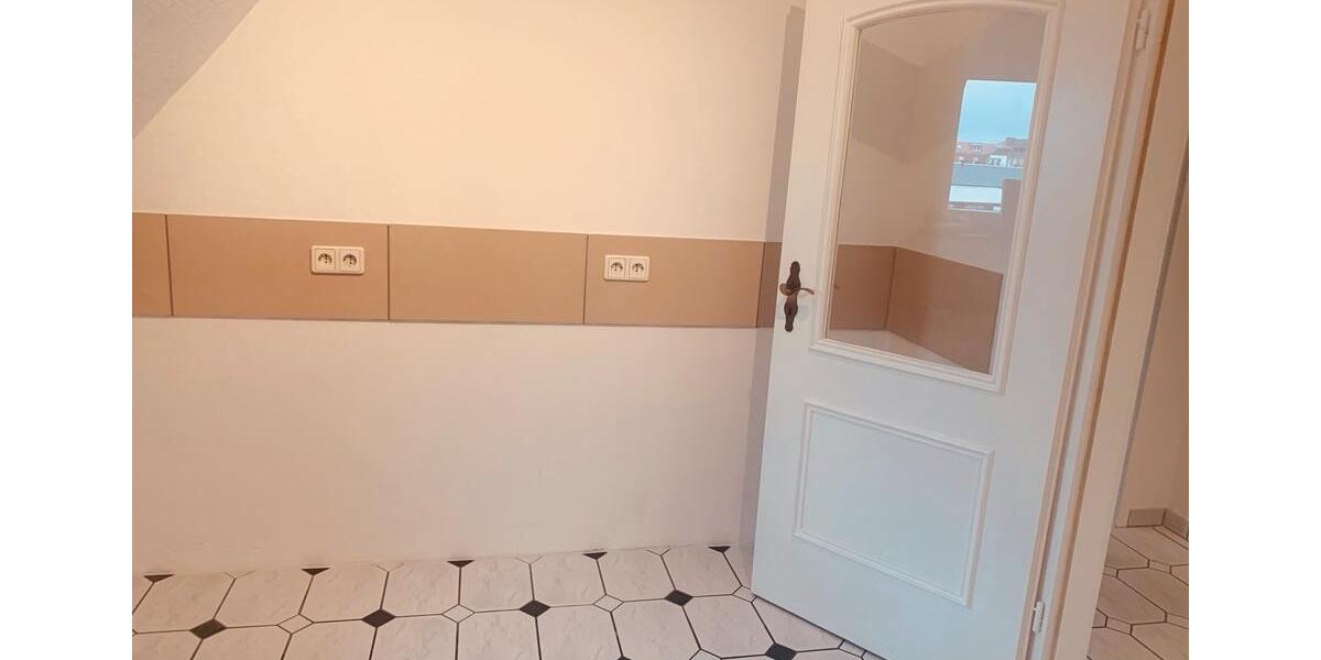 Dachgeschoßwohnung Saarbrücken Eschberg - 3 Zimmer, 79 m&sup2;, 169.000&euro; | Angebot:26351002