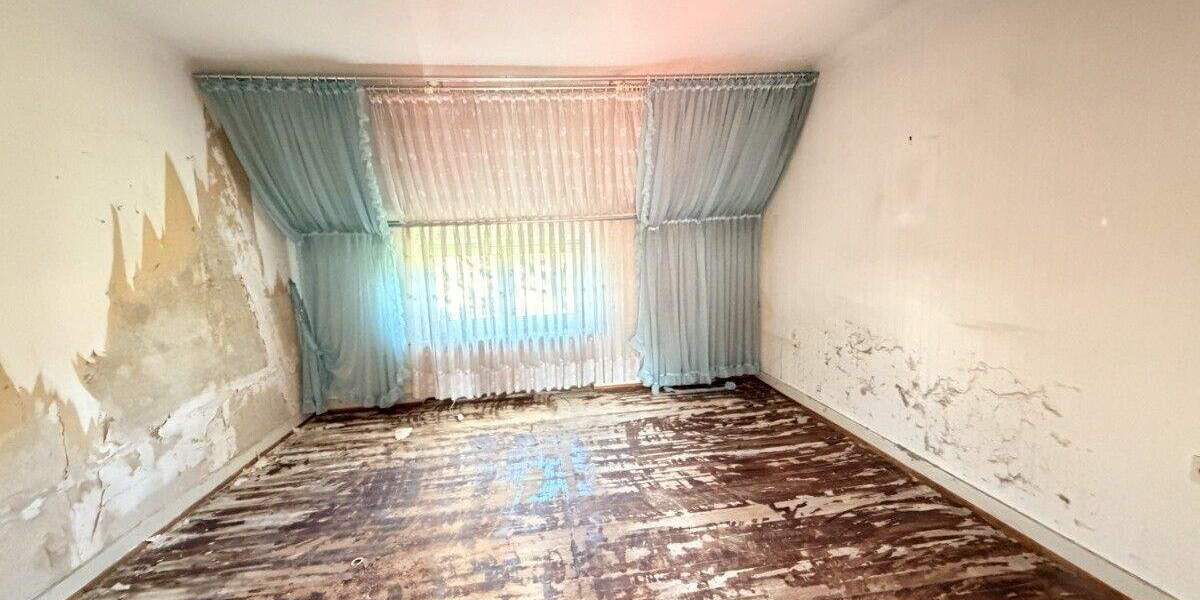 Mehrfamilienhaus, Wohnhaus Neunkirchen/Saar Hangard - 6 Zimmer, 120 m&sup2;, 59.000&euro; | Angebot:25736185