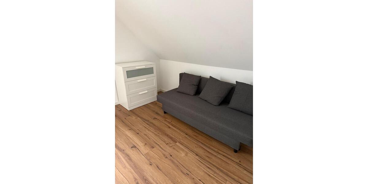 Dachgeschoßwohnung Homburg - 3 Zimmer, 100 m&sup2;, 1.300&euro; | Angebot:24848263