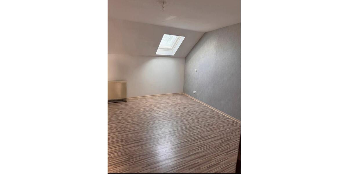 Dachgeschoßwohnung Großrosseln - 3.5 Zimmer, 80 m&sup2;, 465&euro; | Angebot:25311972