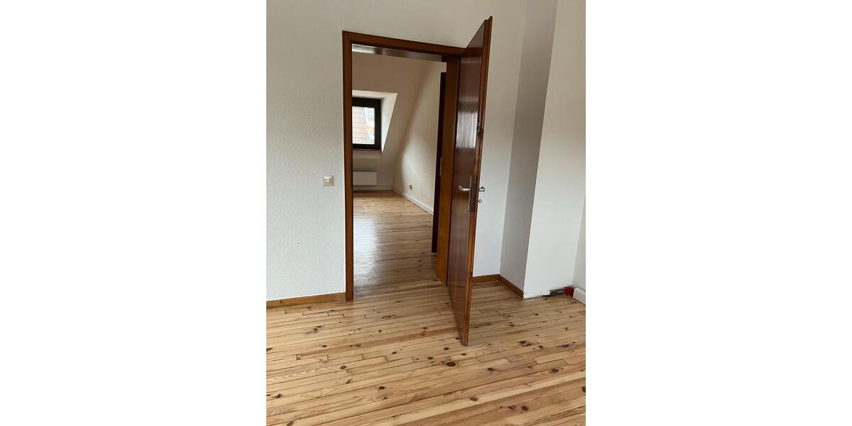 Dachgeschoßwohnung Saarbrücken West - 3 Zimmer, 69 m&sup2;, 650&euro; | Angebot:25217163