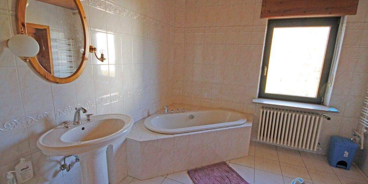 Doppelhaushälfte Bexbach - 9 Zimmer, 213 m&sup2;, 298.000&euro; | Angebot:25769303