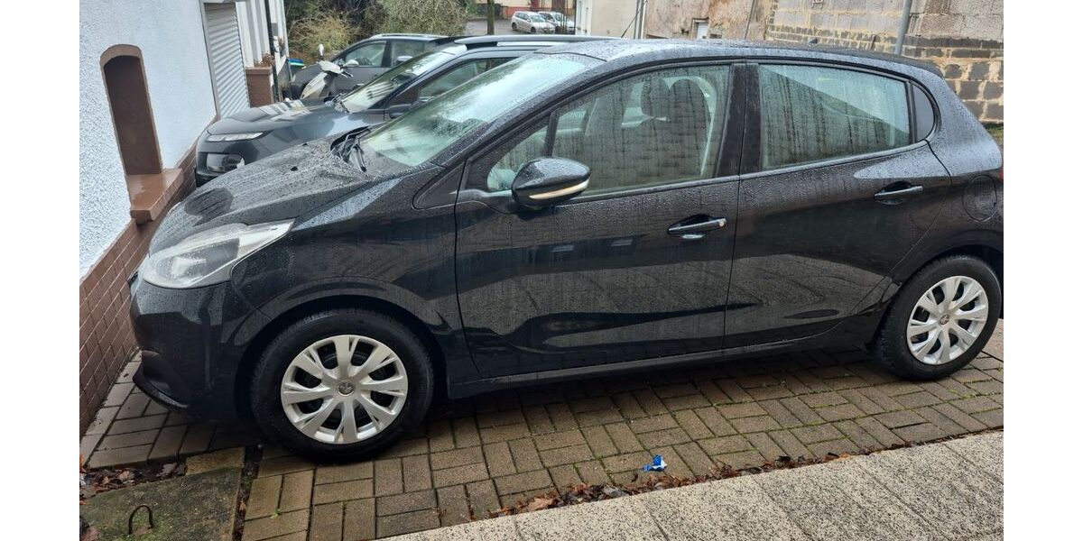 Peugeot 208 72.000 km 7.700 &euro; Schmelz 66839