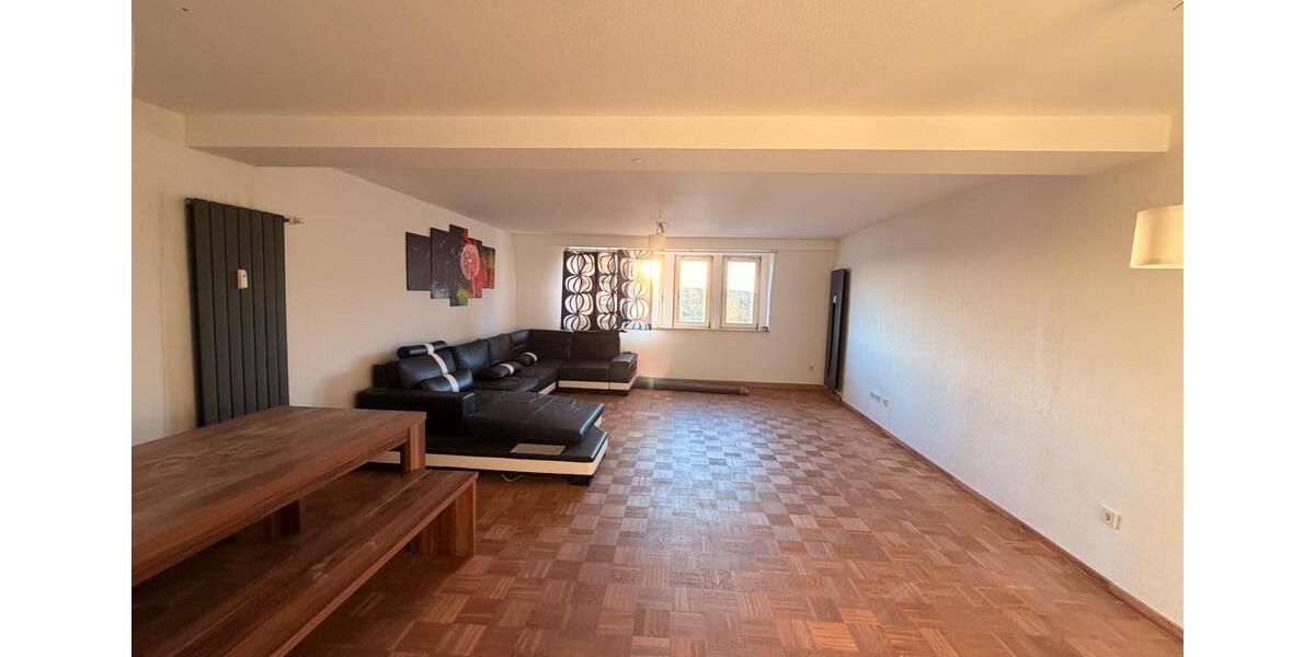Etagenwohnung Schiffweiler - 6 Zimmer, 171 m&sup2;, 1.000&euro; | Angebot:25443001