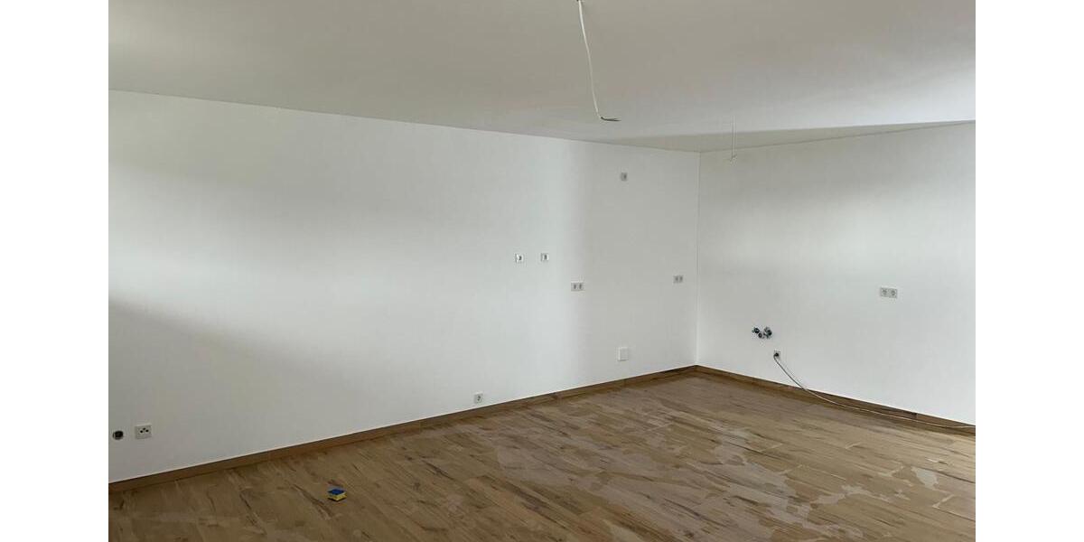 Etagenwohnung Neunkirchen Heinitz - 2 Zimmer, 75 m&sup2;, 990&euro; | Angebot:24101090