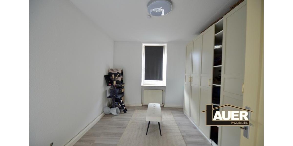 Etagenwohnung Saarbrücken West - 4 Zimmer, 100 m&sup2;, 750&euro; | Angebot:26686734