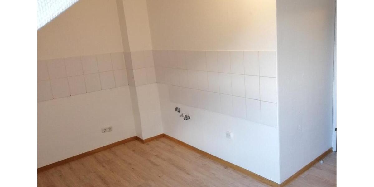 Dachgeschoßwohnung Saarbrücken - 3 Zimmer, 70 m&sup2;, 560&euro; | Angebot:25838102