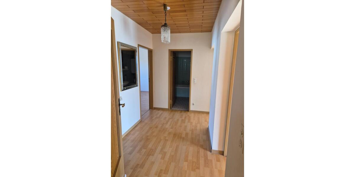 Etagenwohnung Saarbrücken West - 6 Zimmer, 120 m&sup2;, 1.000&euro; | Angebot:25307885