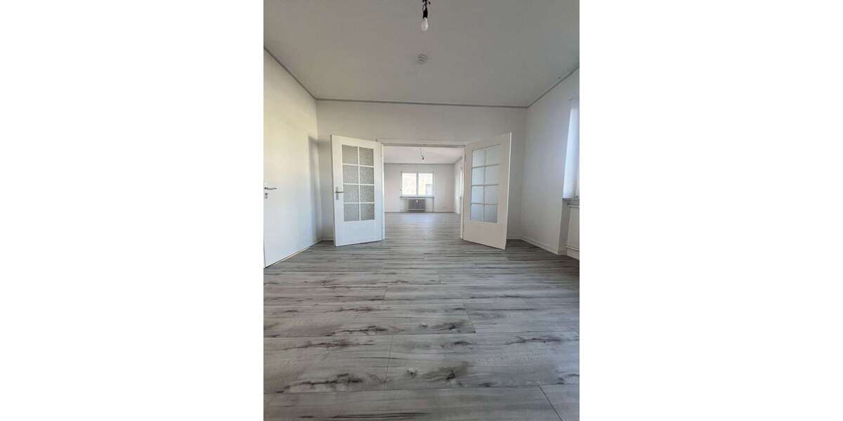 Etagenwohnung Saarbrücken Neue Bremm - 5 Zimmer, 117 m&sup2;, 870&euro; | Angebot:24411428