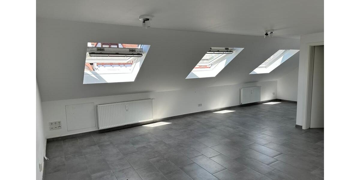 Dachgeschoßwohnung Saarlouis - 1 Zimmer, 50 m&sup2;, 600&euro; | Angebot:25592289