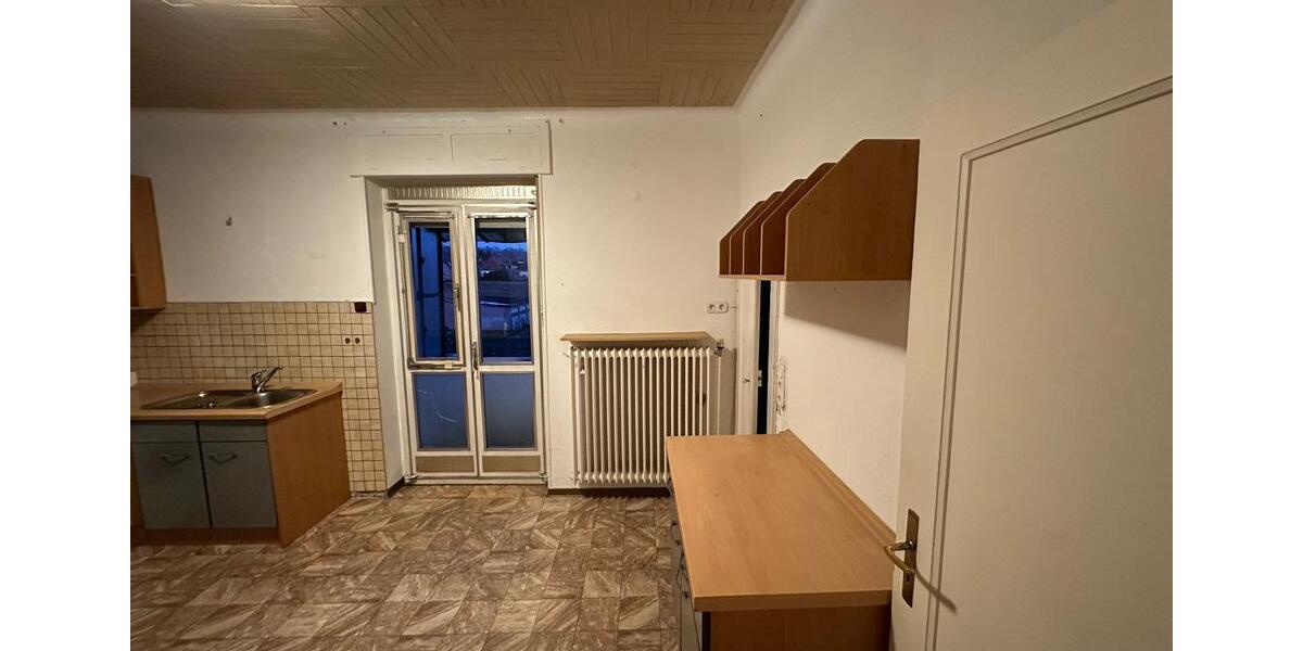 Etagenwohnung Saarbrücken Brebach-Fechingen - 4 Zimmer, 85 m&sup2;, 650&euro; | Angebot:25150577