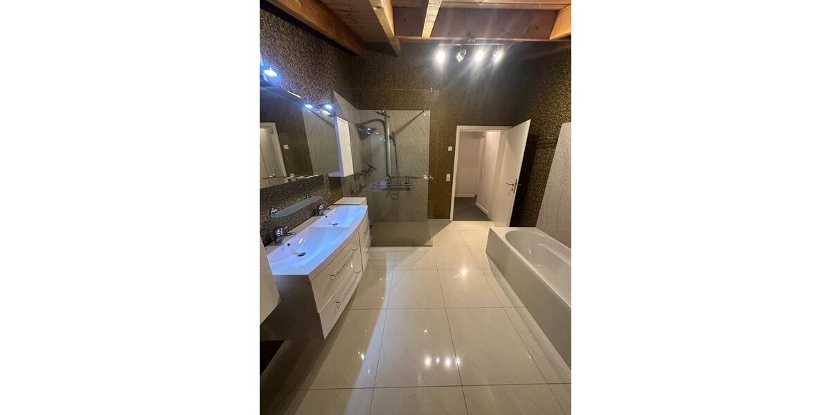 Doppelhaushälfte Püttlingen - 4 Zimmer, 230 m&sup2;, 1.930&euro; | Angebot:24895523