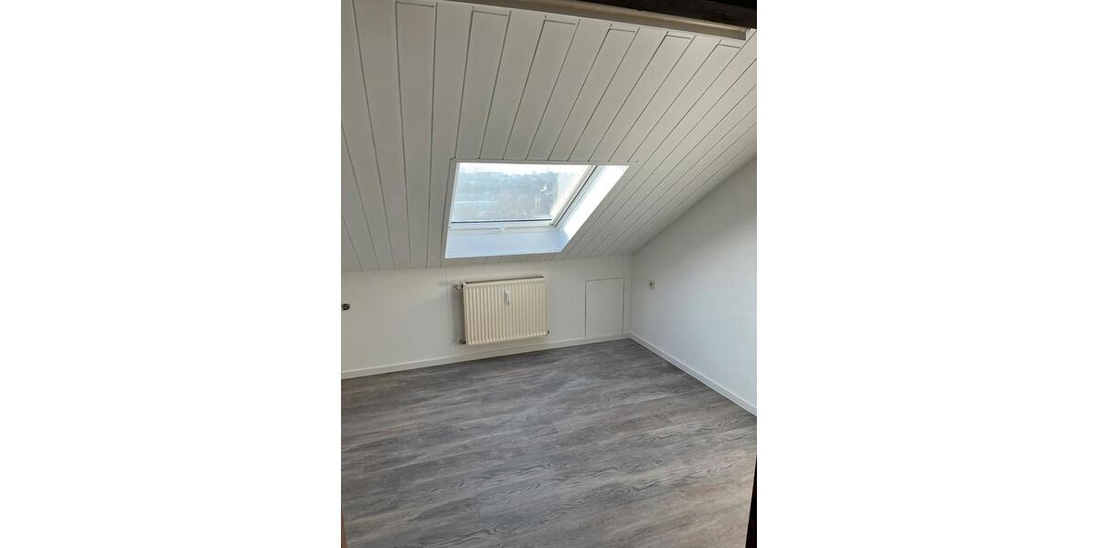 Dachgeschoßwohnung Neunkirchen Heinitz - 3 Zimmer, 80 m&sup2;, 700&euro; | Angebot:25480216