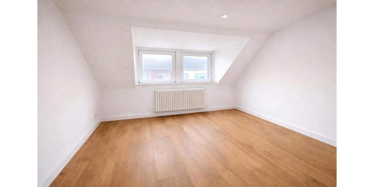 Dachgeschoßwohnung Saarbrücken West - 6 Zimmer, 90 m&sup2;, 990&euro; | Angebot:24845595
