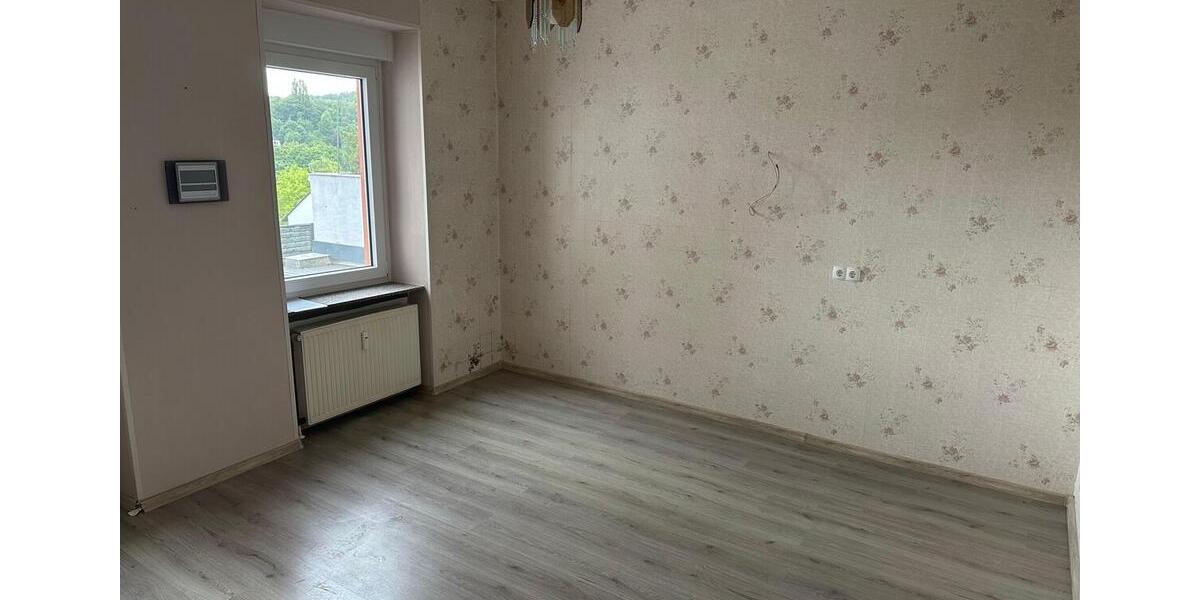 Etagenwohnung Saarbrücken Dudweiler - 4 Zimmer, 128 m&sup2;, 1.000&euro; | Angebot:23691162