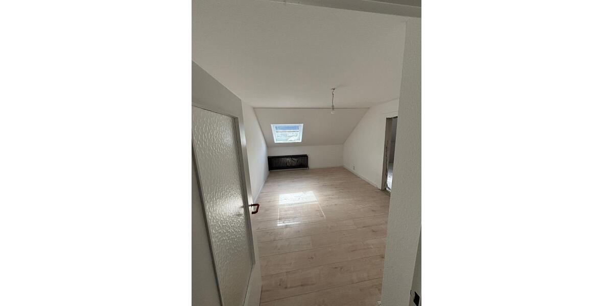 Etagenwohnung Saarbrücken Brebach-Fechingen - 4 Zimmer, 90 m&sup2;, 1.050&euro; | Angebot:25645672