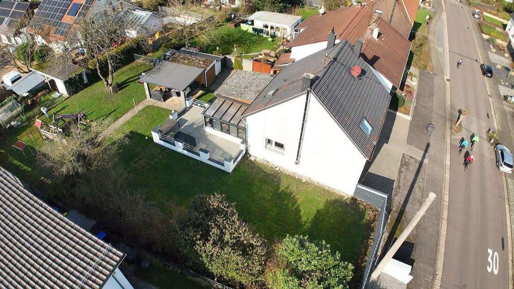 Freistehendes EFH mit großem Garten, Terrasse & Erweiterungspotenzial - saniert, neue Heizung (2023) - Einfamilienhaus Lebach | Angebot:25703541